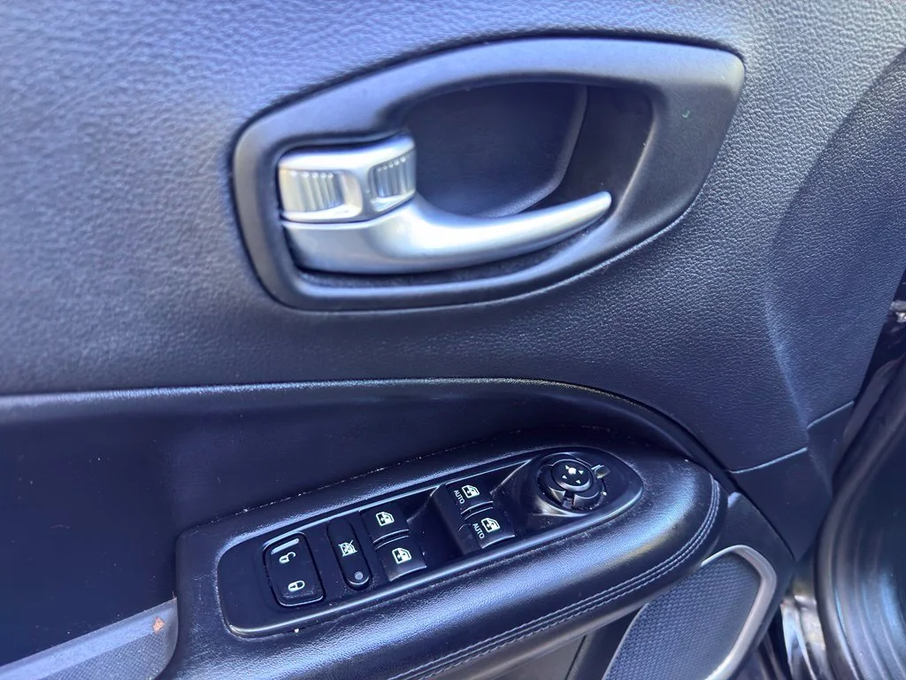 Used 2019 Black Jeep Latitude image 22