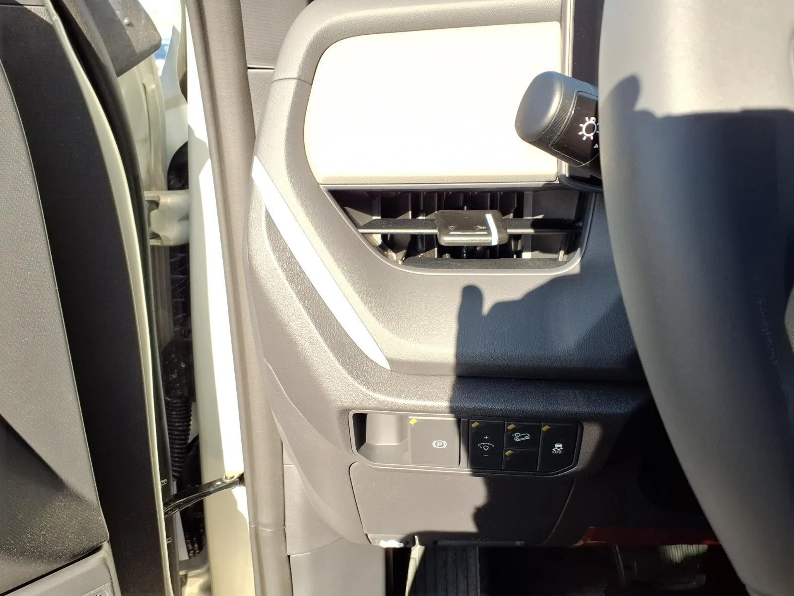 New 2027 Ivory Silver Kia S image 9
