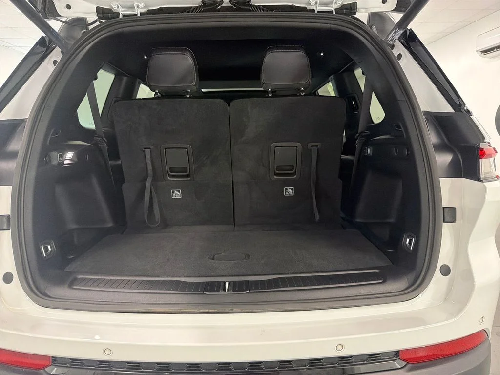 Used 2024 White Jeep Altitude X image 8