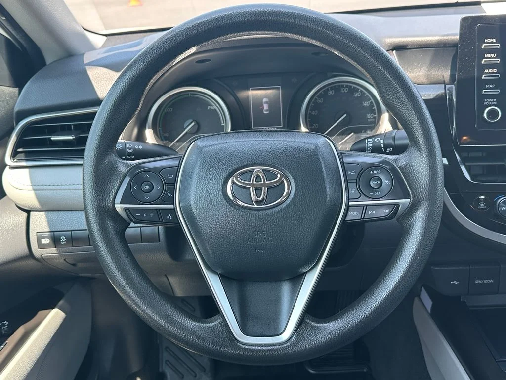 Used 2021 White Toyota LE image 19