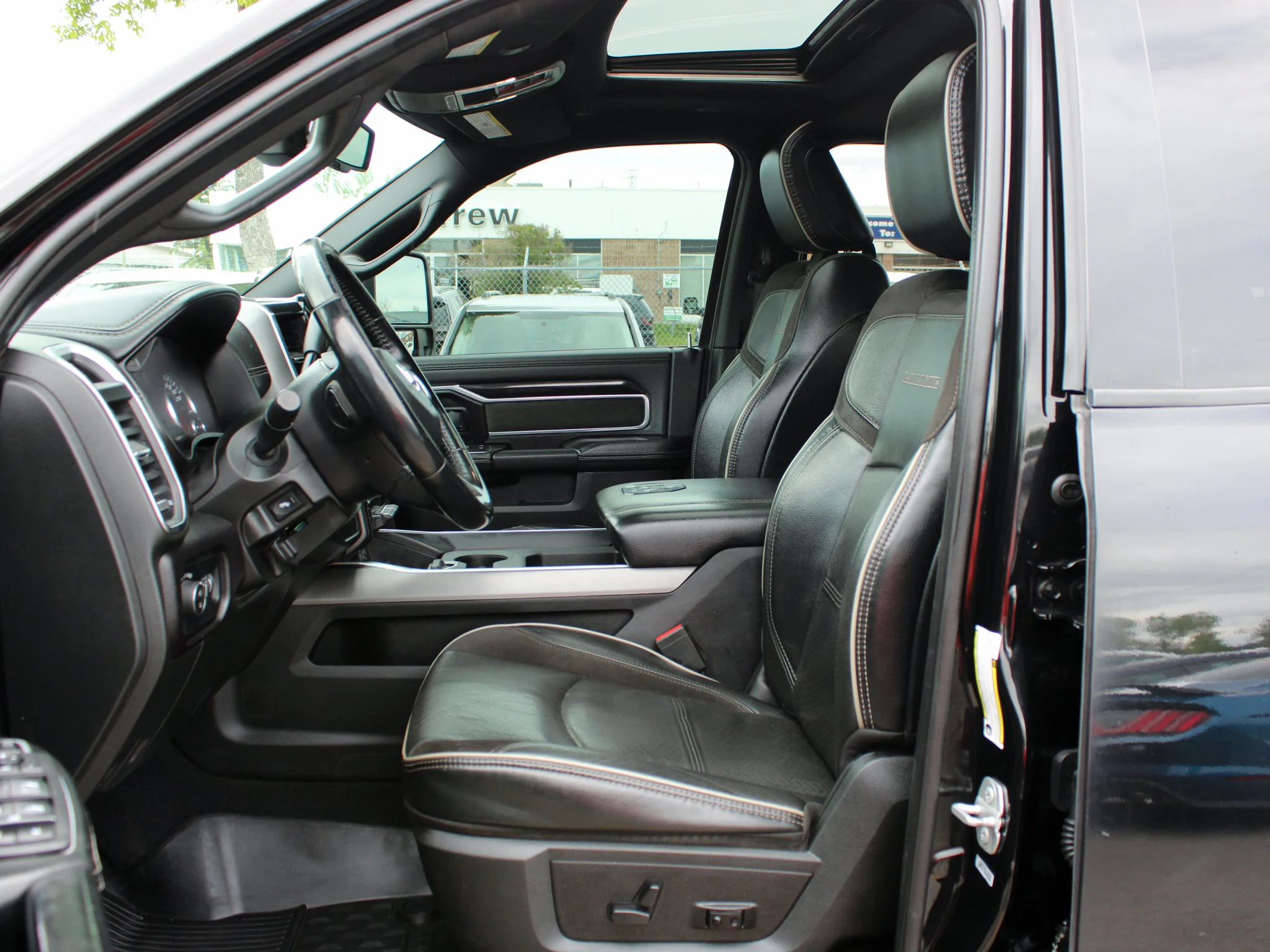 Certified Used 2023 Black RAM Laramie * One Owner | 5th Wheel & Gooseneck | Rear Air Suspension | Diesel | Apple CarPlay | Sunroof image 3
