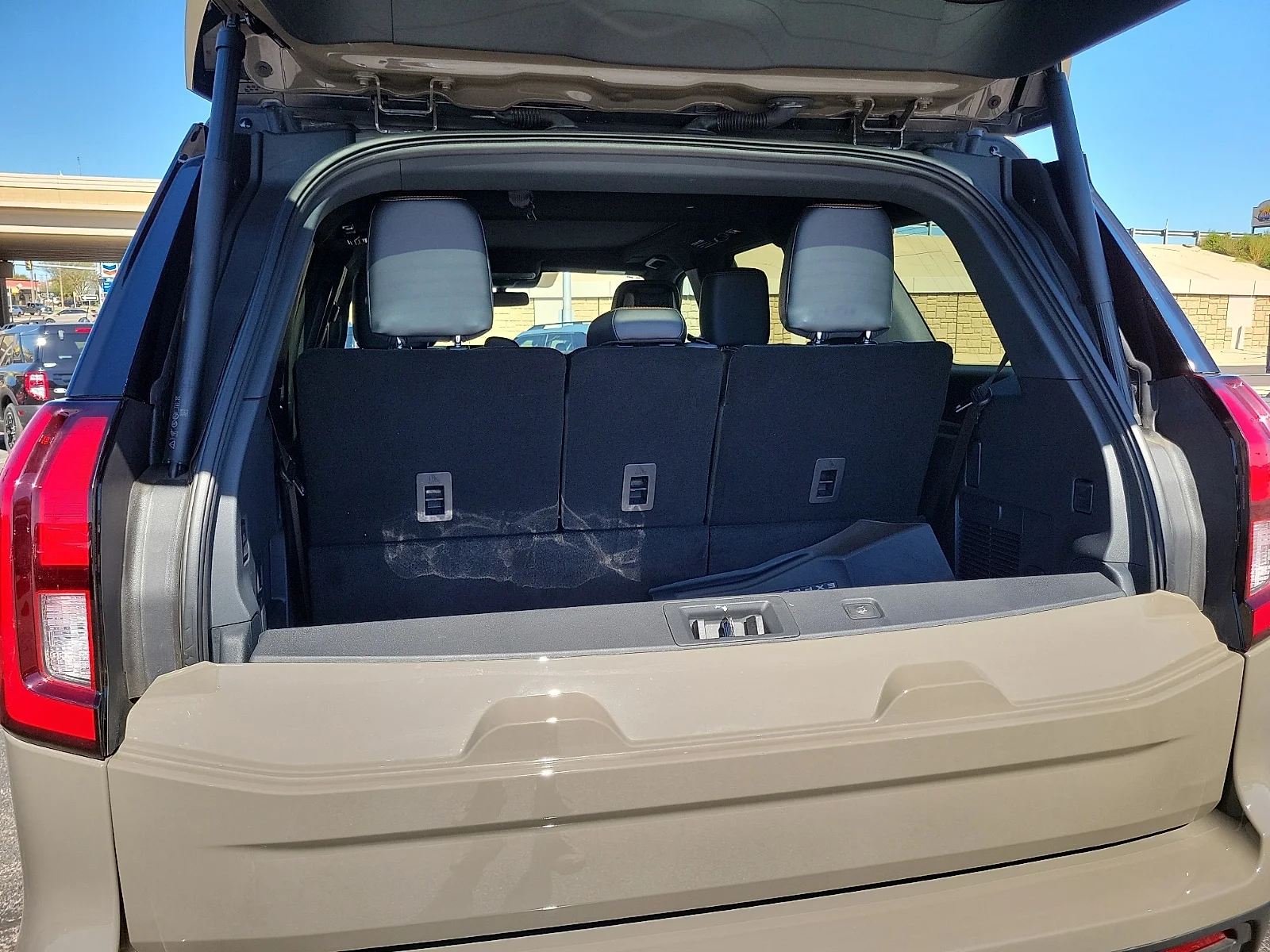 New 2027 Marsh Gray Ford Tremor&reg; image 8