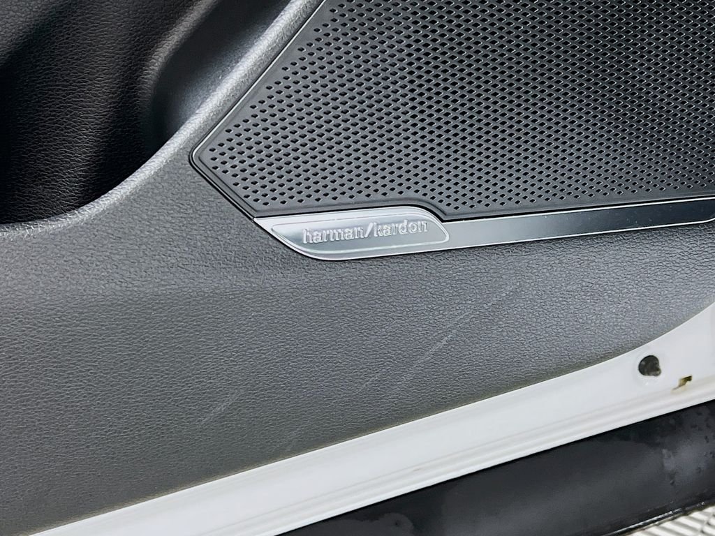 Used 2024 Glacier White Pearl/Ebony Black Roof Kia X-Pro Prestige image 19