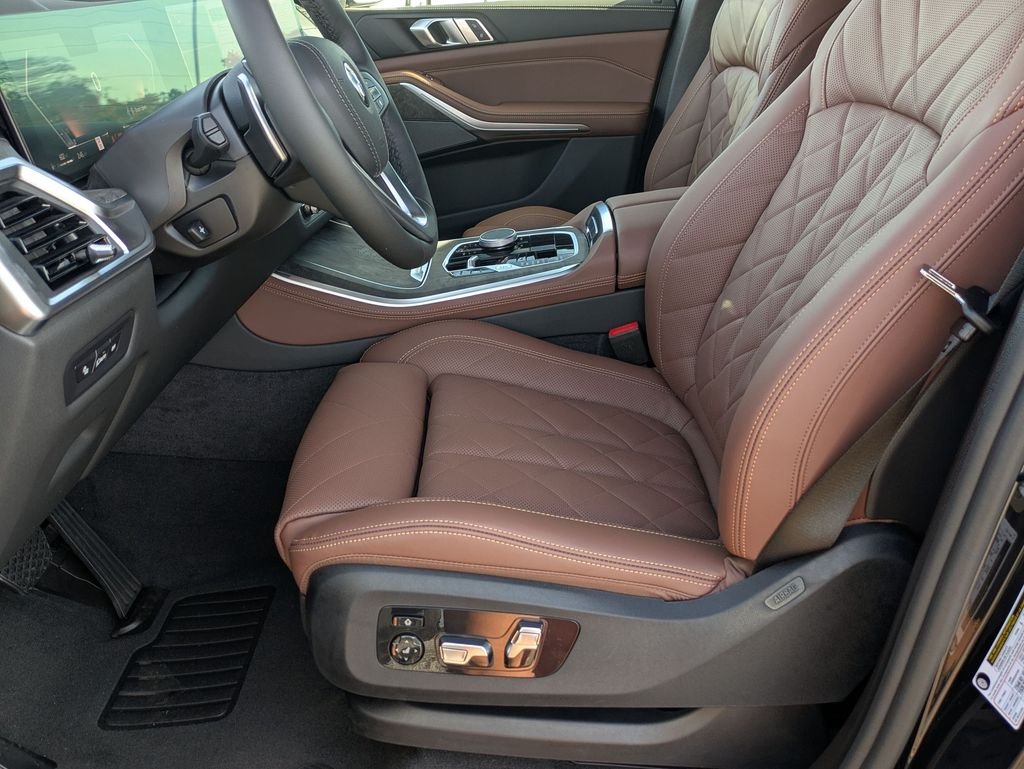 New 2026 Black Sapphire Metallic BMW sDrive40i image 12