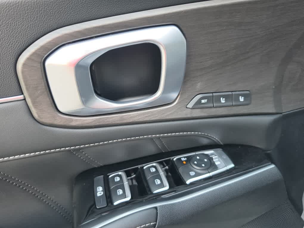 Used 2025 Wolf Gray Kia X-Line SX Prestige image 22