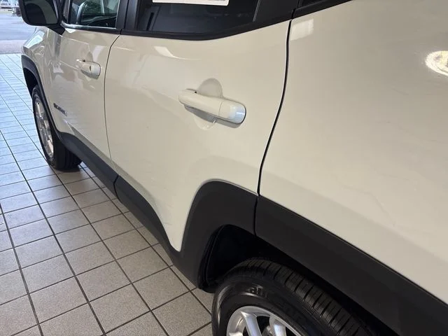 Used 2023 Alpine White Jeep Latitude image 17