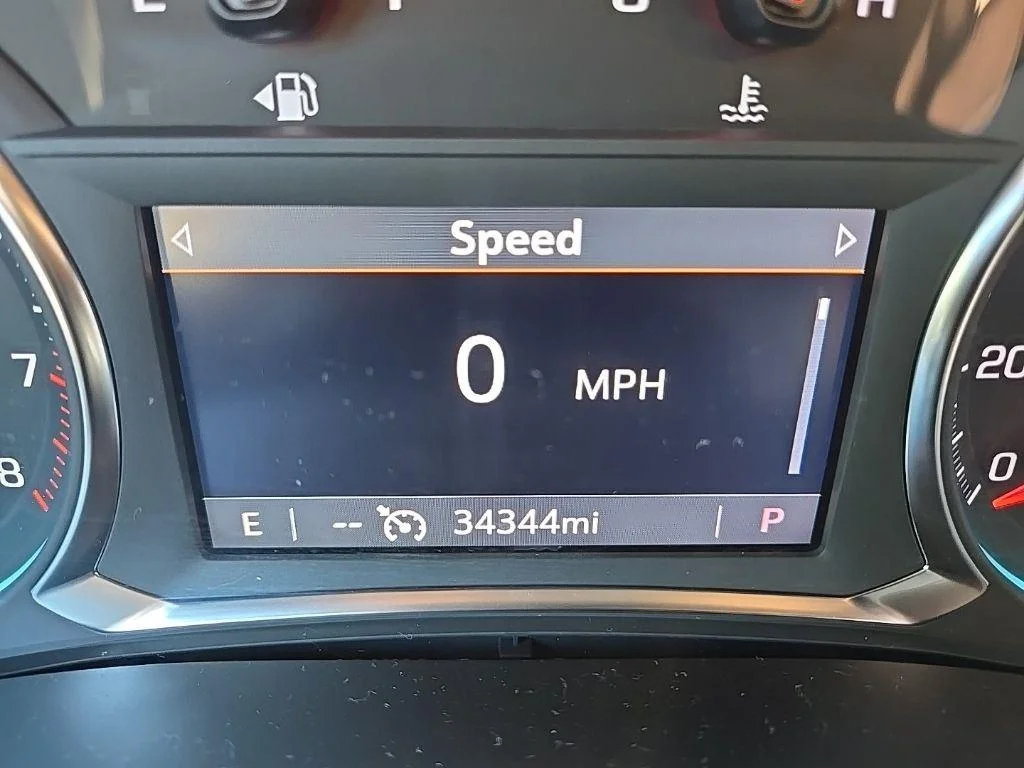 Used 2023 Silver Sage Metallic Chevrolet LT Cloth image 6