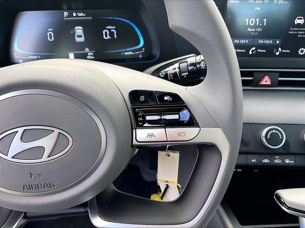 Used 2025 White Hyundai SE image 24