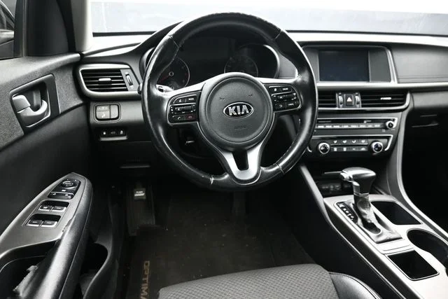 Used 2018 Black Kia S image 16