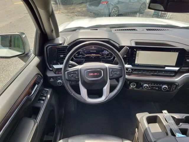 Used 2024 White GMC SLT image 23
