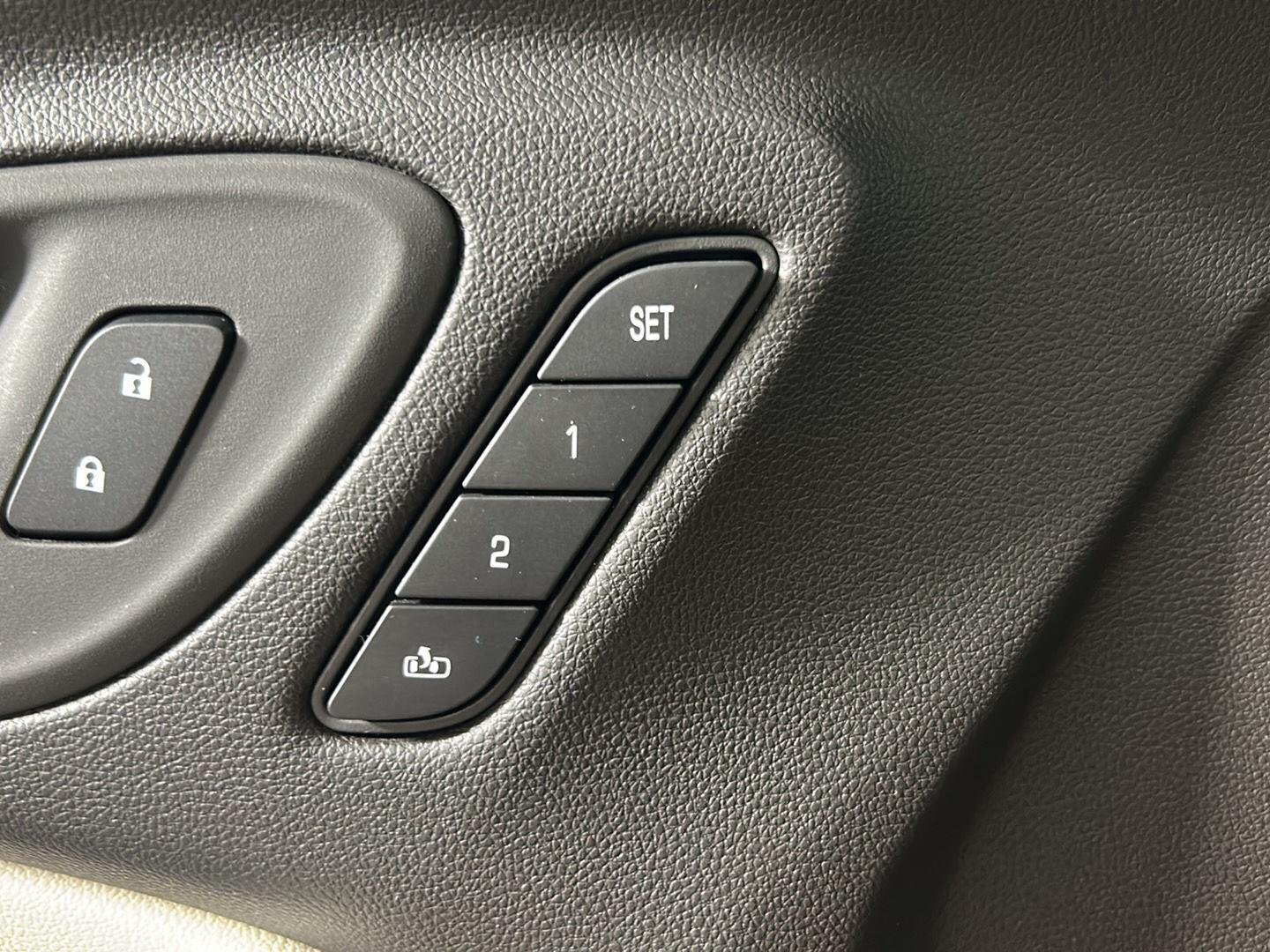 Used 2024 White Frost Tricoat Buick Avenir image 21