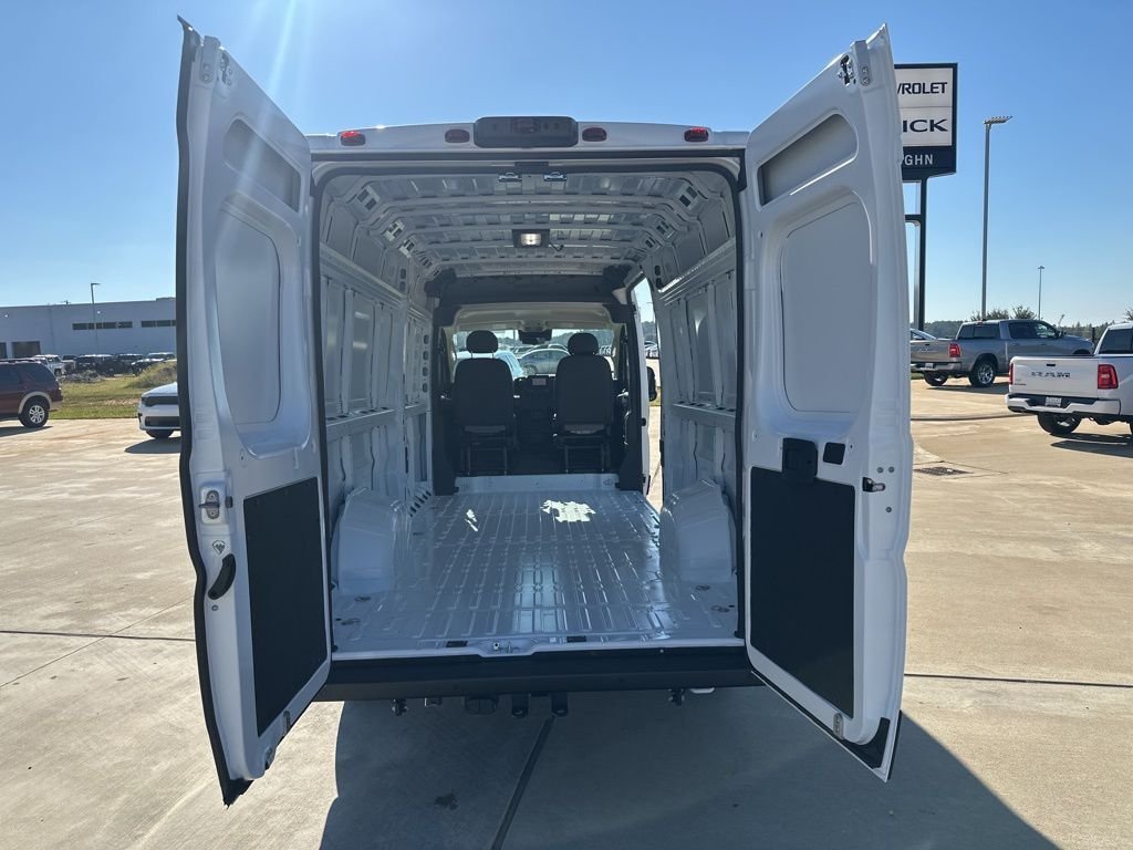 New 2026 Bright White Clear-Coat Exterior Paint RAM High Roof image 15