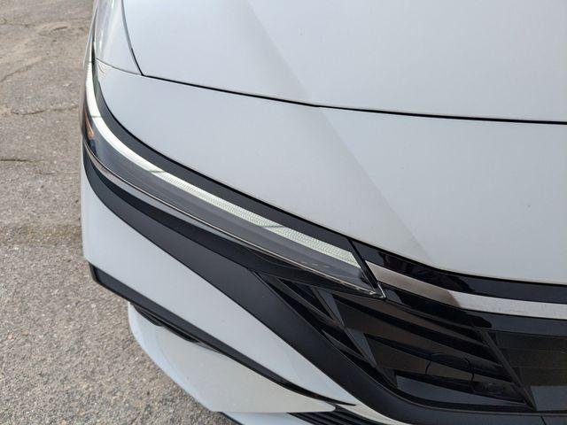 New 2026 White Hyundai SEL Sport Premium image 9