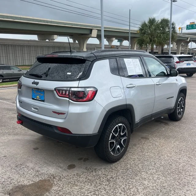 Used 2025 Silver Zynith Metallic Clearcoat Jeep Trailhawk image 5