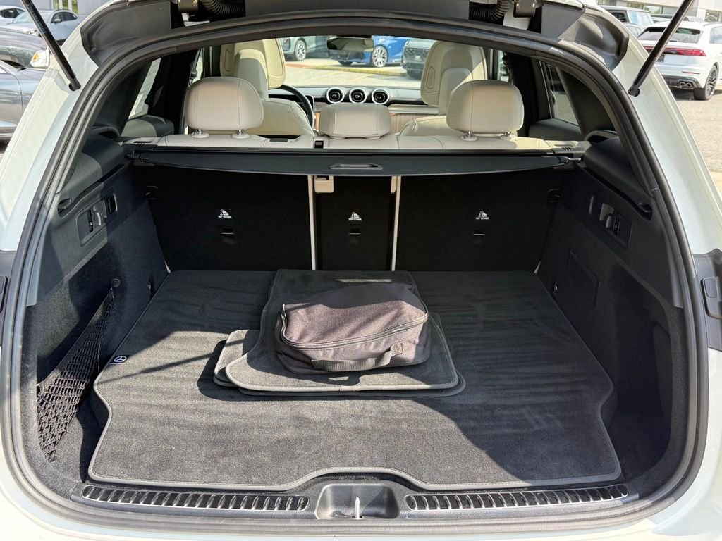 Used 2025 White Mercedes-Benz GLC 350e image 18