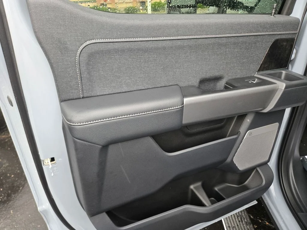 New 2026 Glacier Gray Metallic Tri-Coat Ford F-250® Lariat® image 27