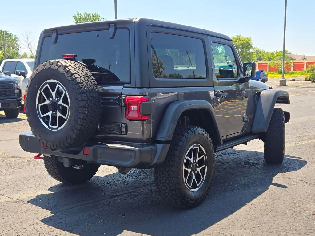 Used 2024 Gray Jeep Rubicon image 9