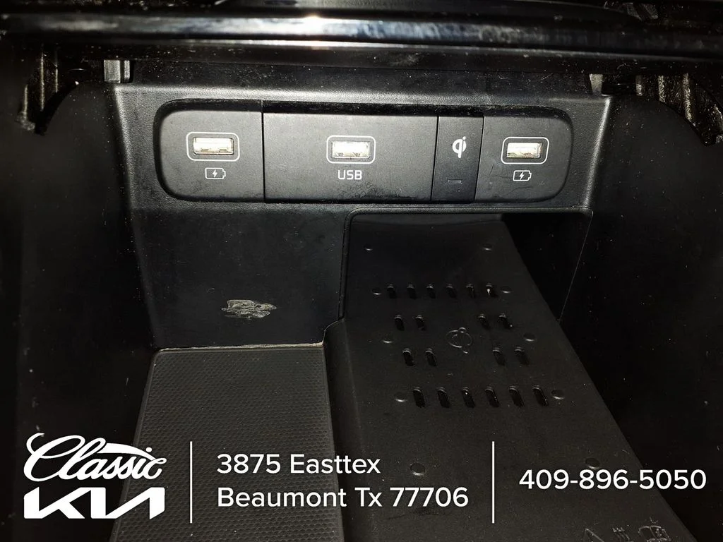Used 2023 White Kia SX image 25
