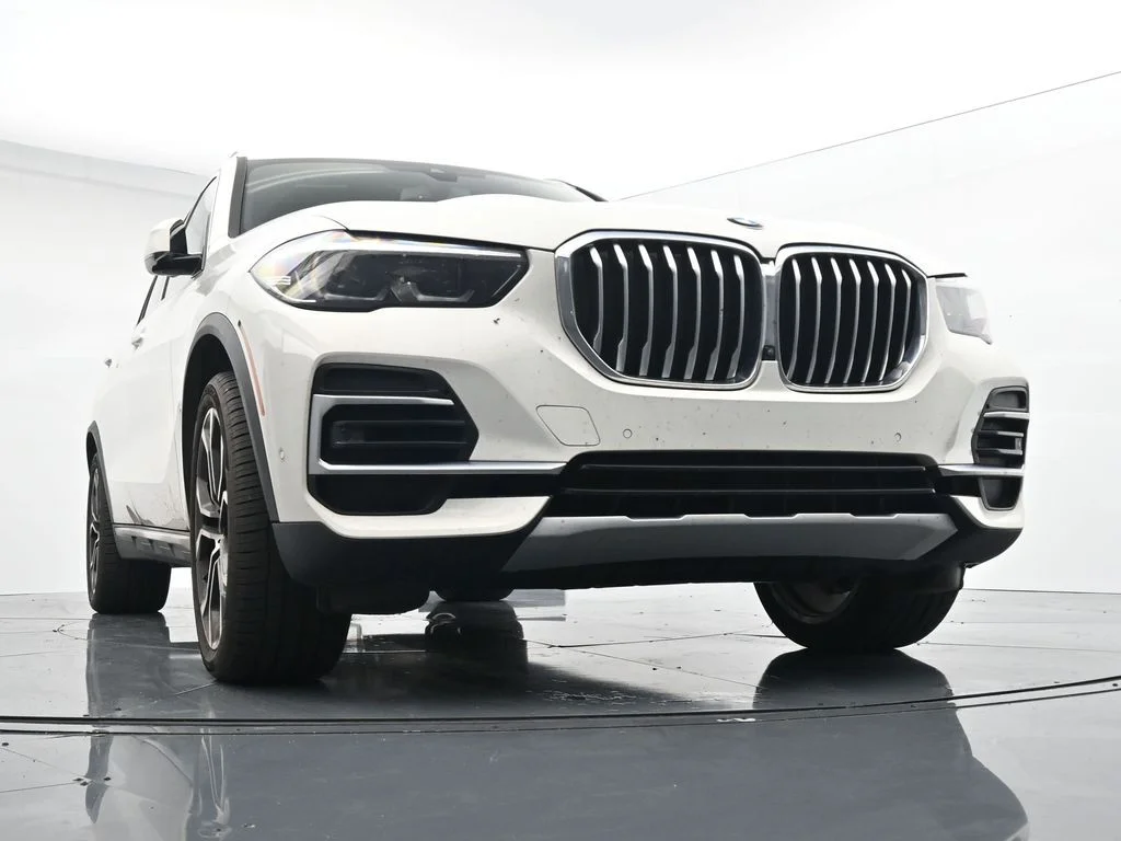 Used 2023 White BMW xDrive40i image 17