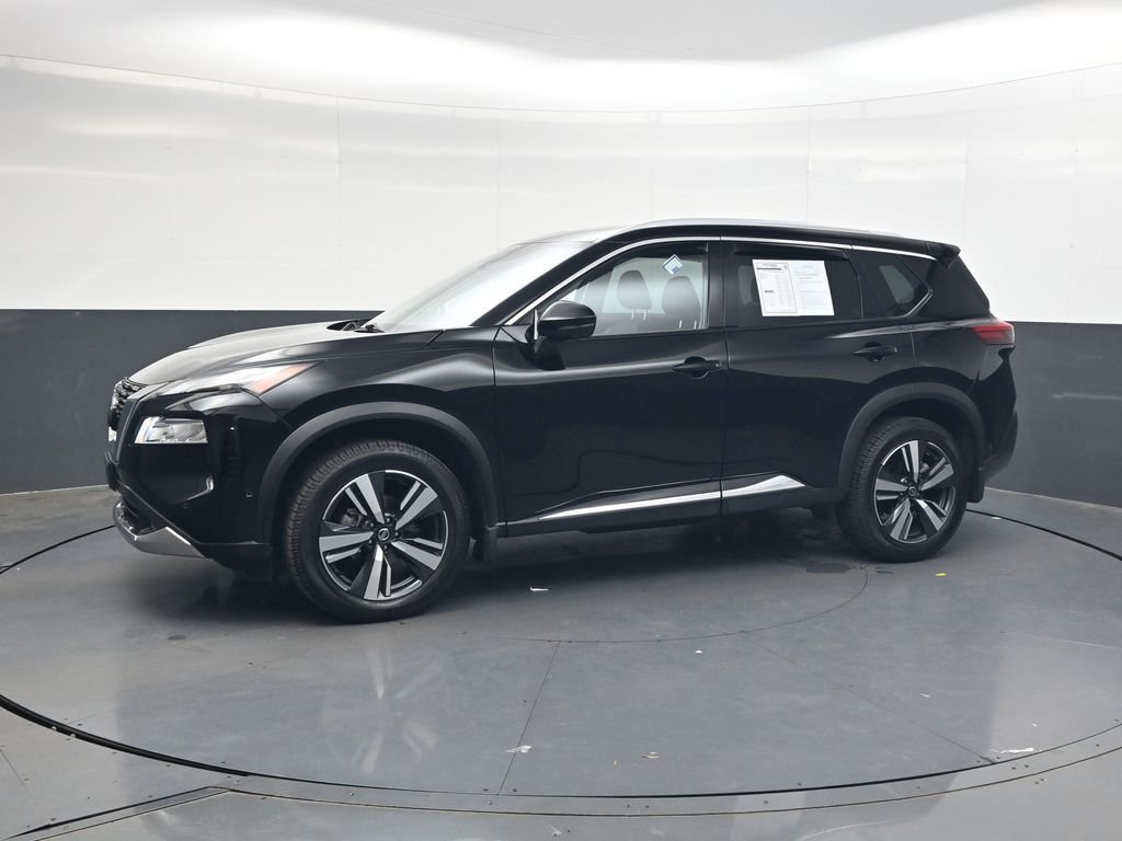 Used 2021 Black Nissan Platinum image 12