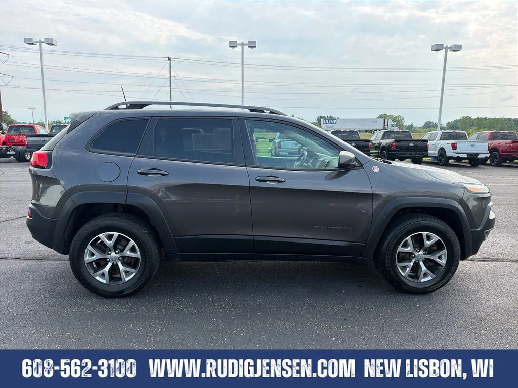 Used 2016 Gray Jeep Trailhawk image 6