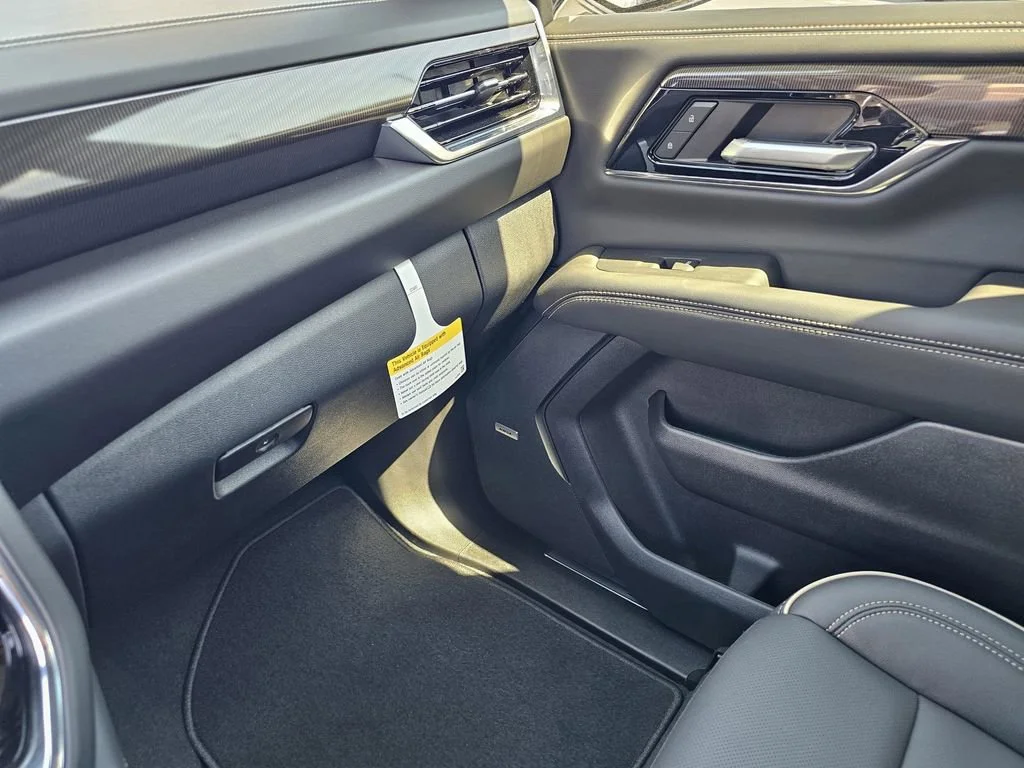 New 2026 Summit White GMC Elevation image 40