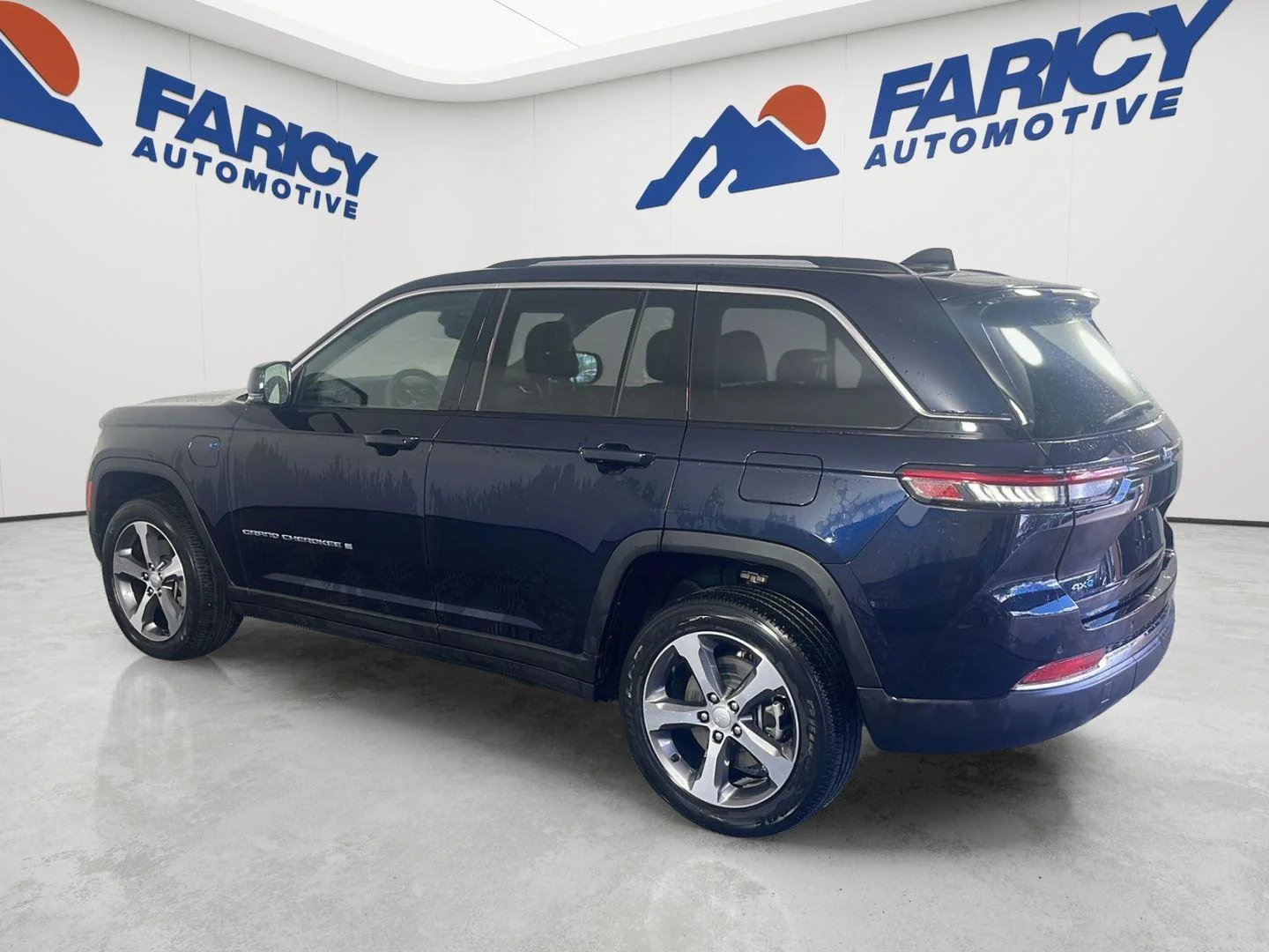 Used 2024 Midnight Sky Jeep 4xe image 10