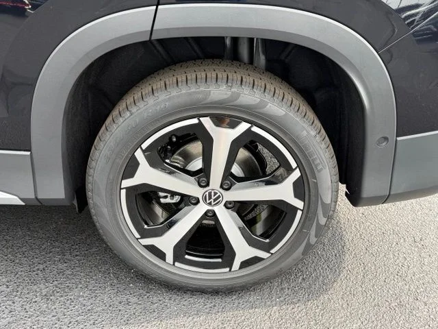 New 2026 Deep Black Pearl Volkswagen 2.0T SE image 6