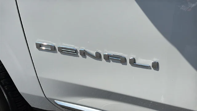 Used 2023 White GMC Denali image 43