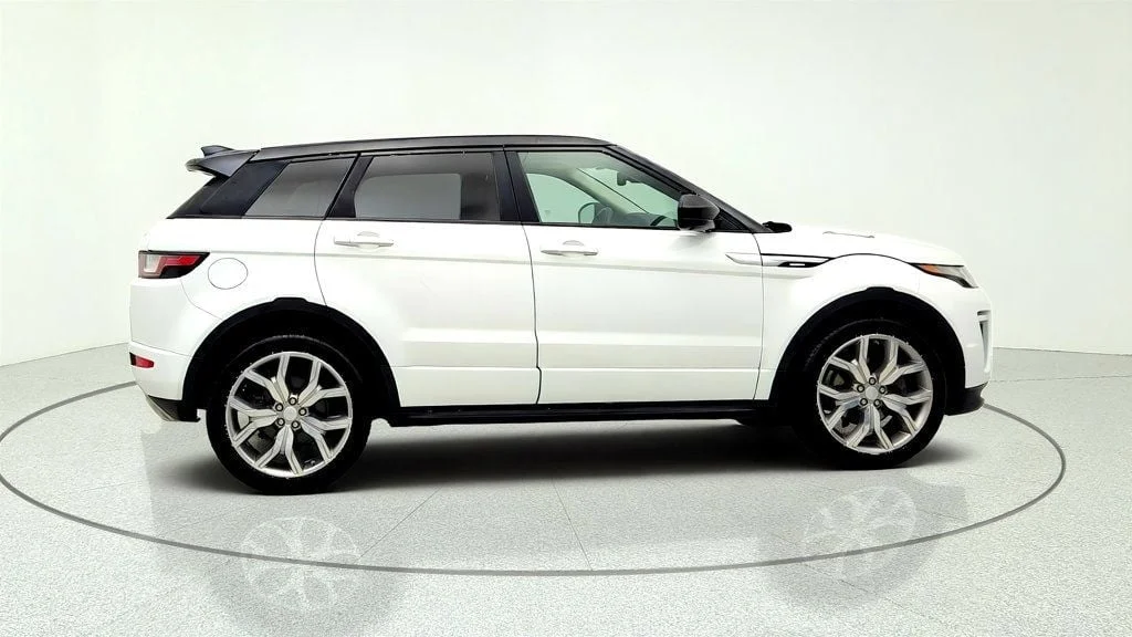 Used 2016 Fuji White Land Rover 5dr Hatchback Autobiography w/ Ebony Headliner image 4