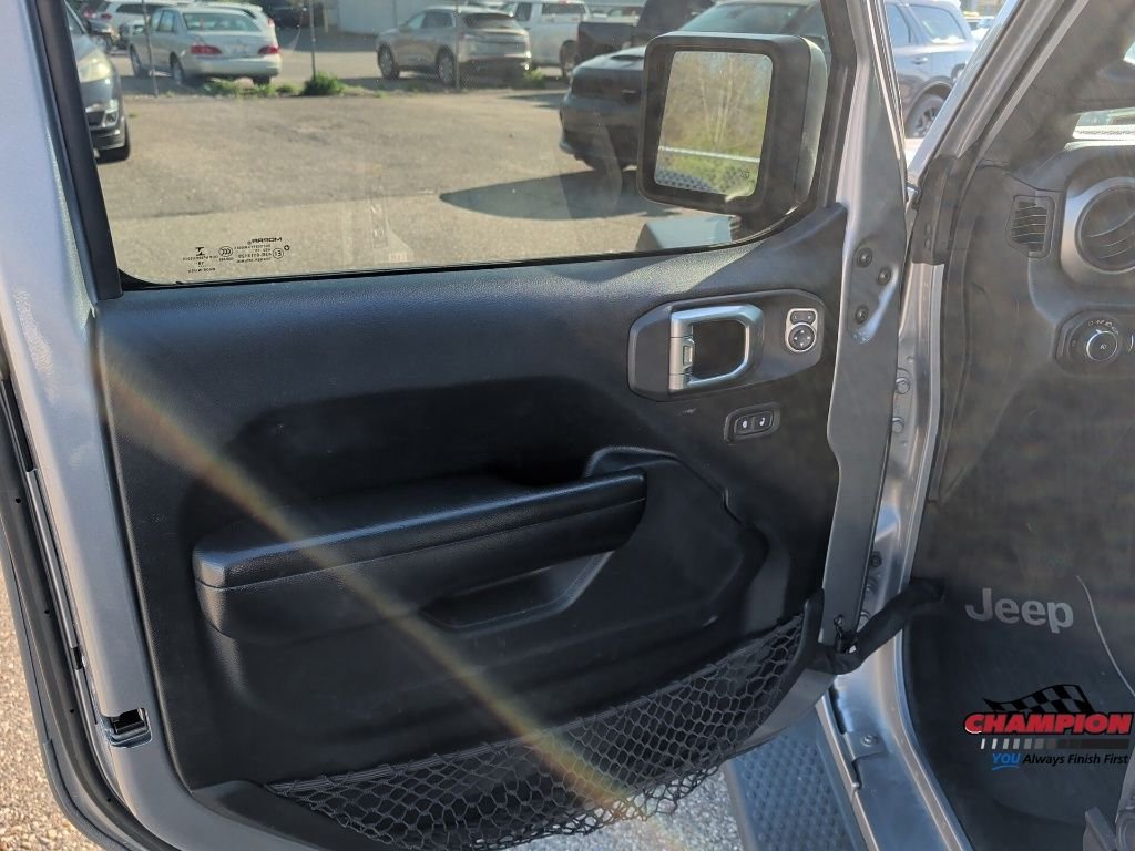 Used 2020 Silver Jeep Sport S image 14