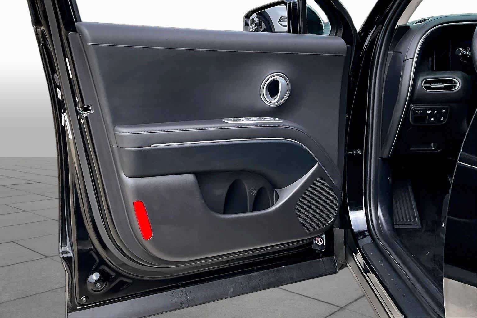 Used 2026 Abyss Black Pearl Hyundai SEL 7P image 22
