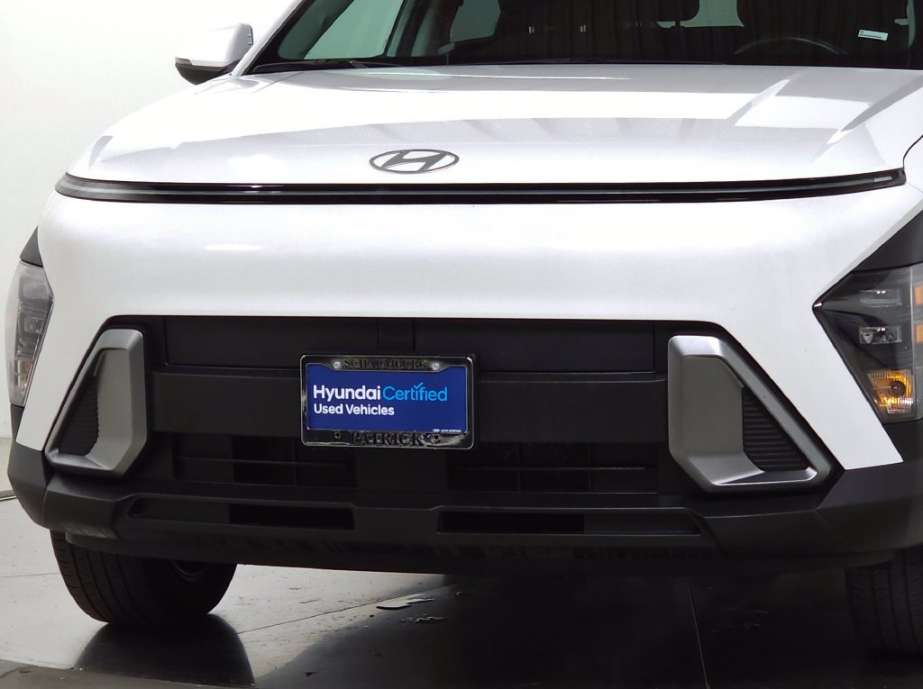 Certified Used 2025 Atlas White Hyundai SEL image 3