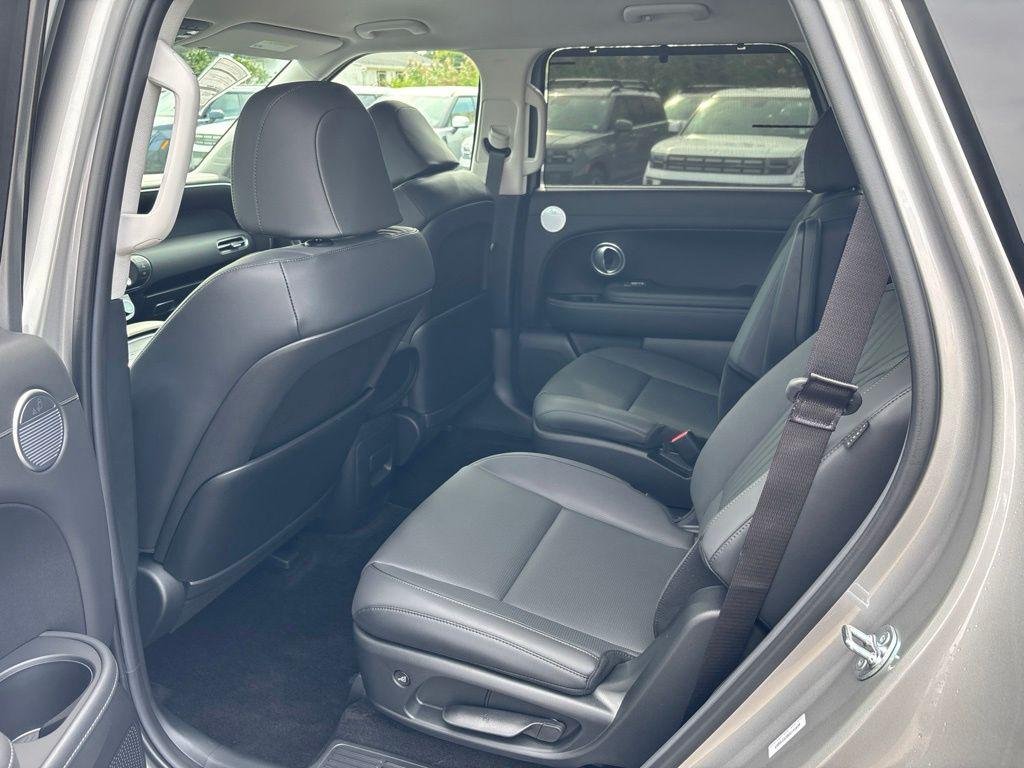 New 2027 Silver Hyundai SEL AWD image 14