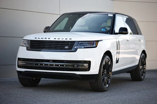 2026 Land Rover Range Rover 3.0 SE LWB 7's photo