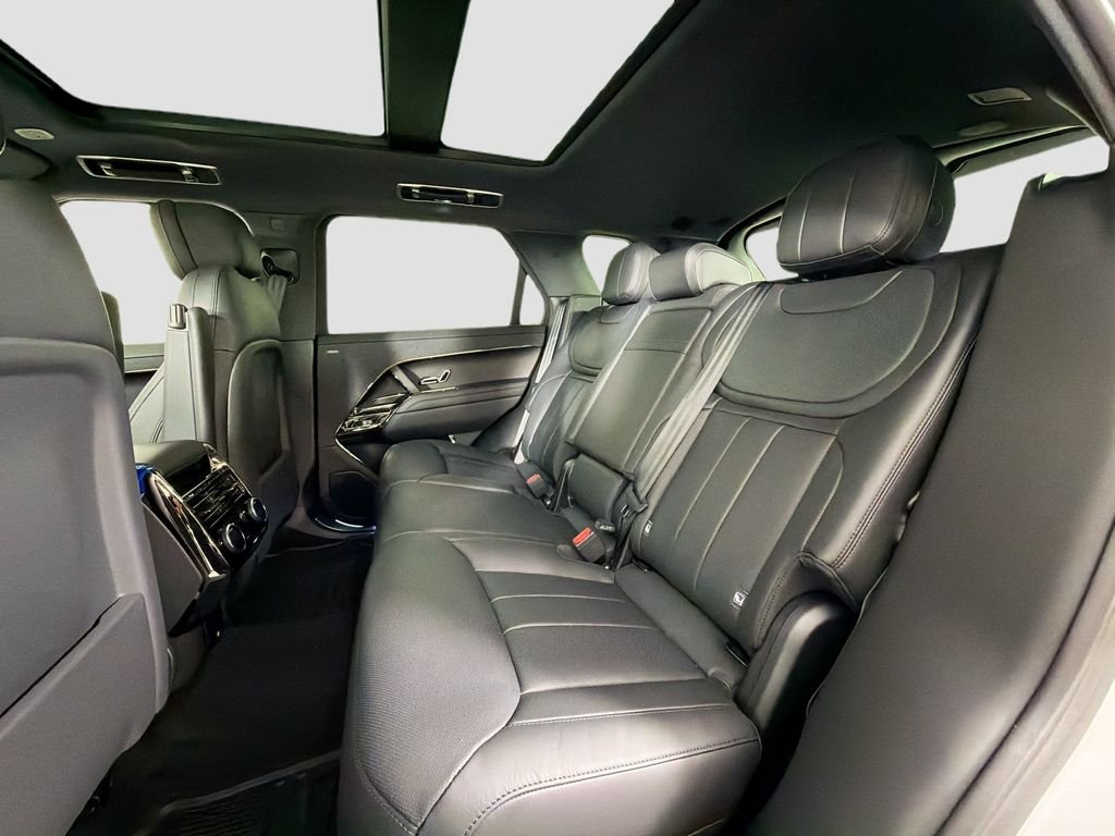 New 2026 Fuji White Land Rover Dynamic SE image 26
