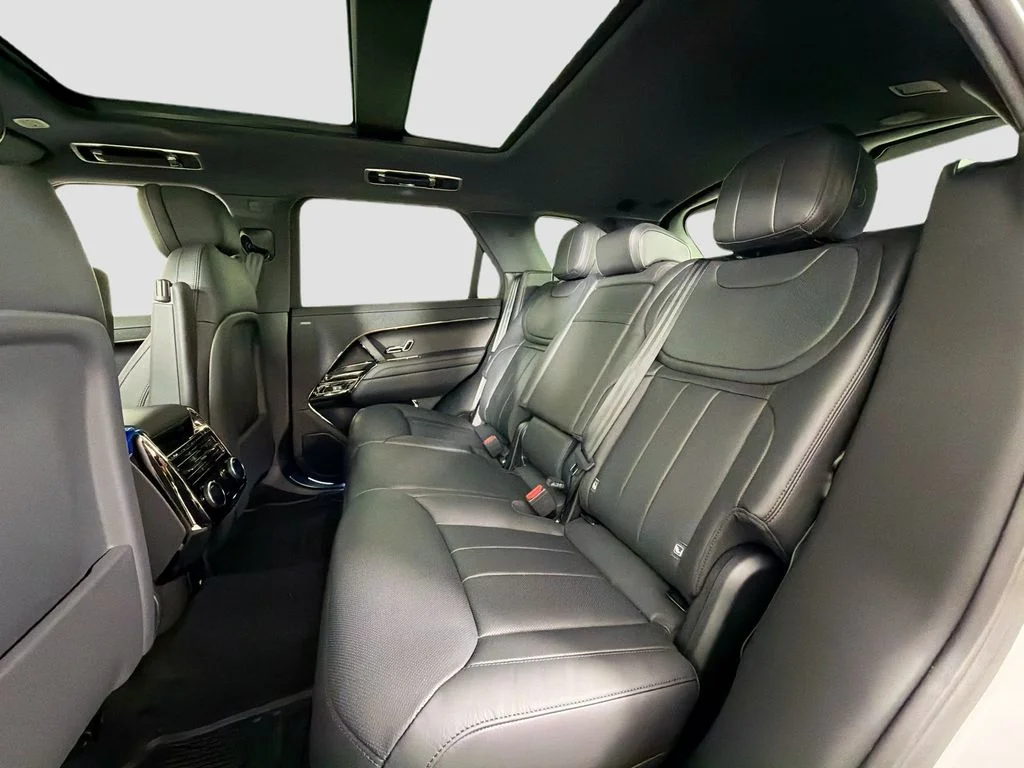 New 2026 Fuji White Land Rover Dynamic SE image 26