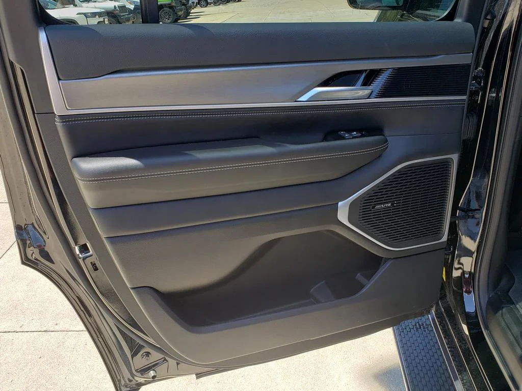 New 2026 High Gloss Black Exterior Paint Jeep  image 14