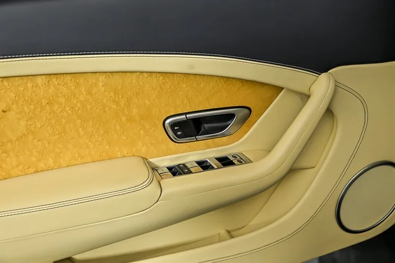 Used 2012 Blue Crystal Metallic Bentley GT image 13