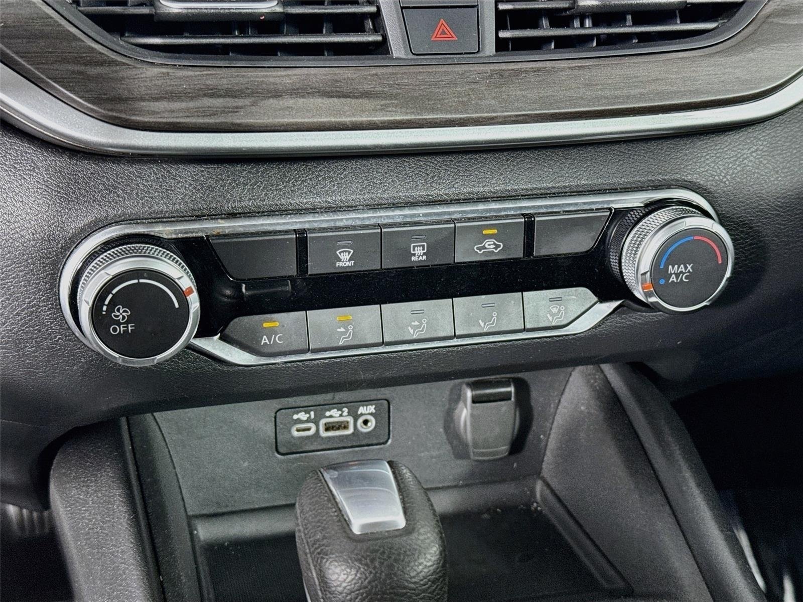 Used 2025 Super Black Nissan SV image 16