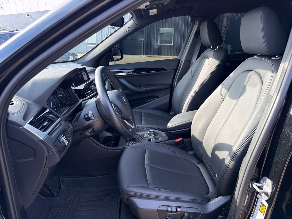 Used 2022 Black BMW sDrive28i image 12