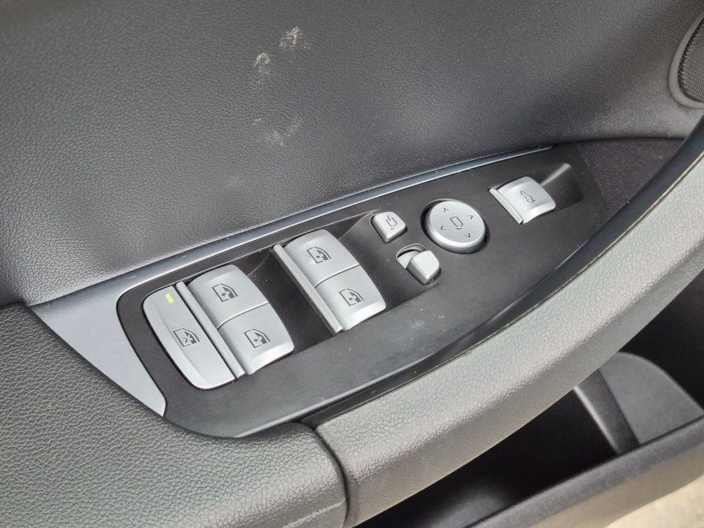 Used 2020 Silver BMW xDrive30i image 13