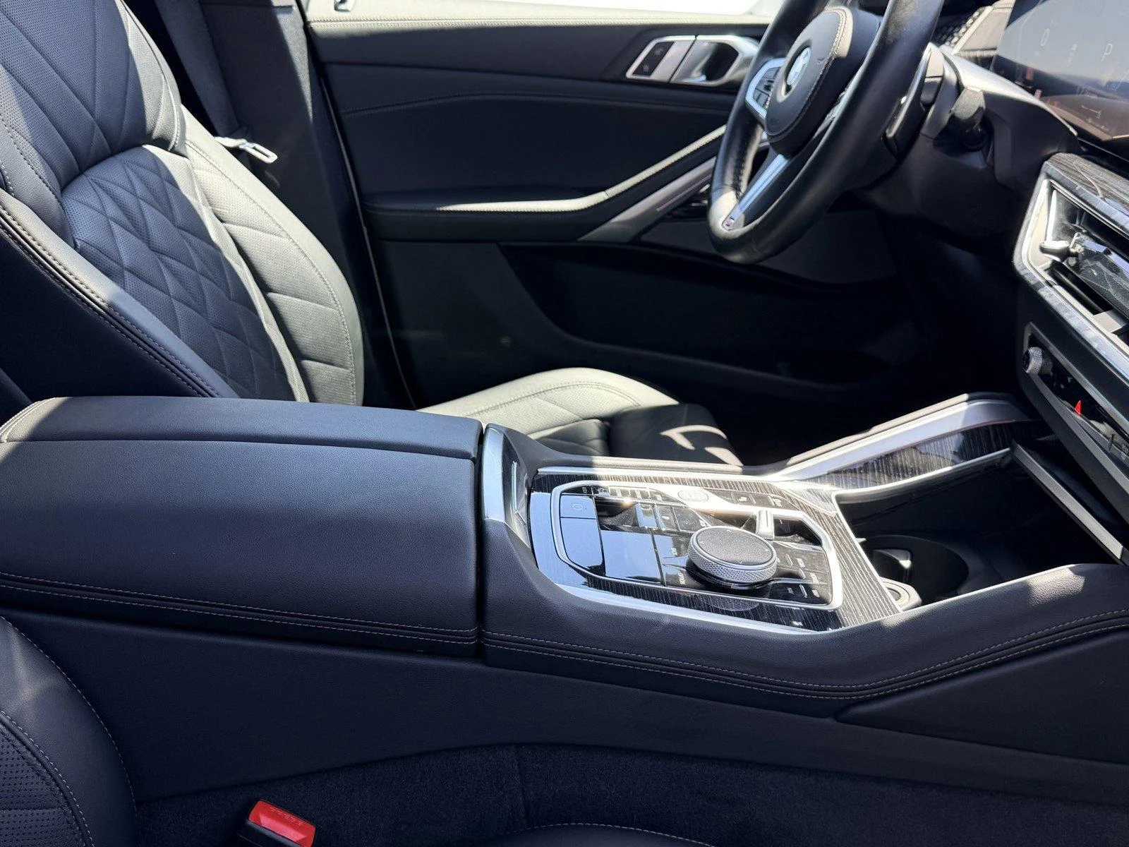 Used 2025  BMW xDrive40i image 8