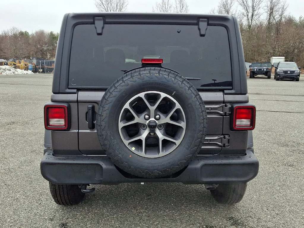 New 2026 Granite Crystal Metallic Clear-Coat Exterior Paint Jeep Sport S image 7