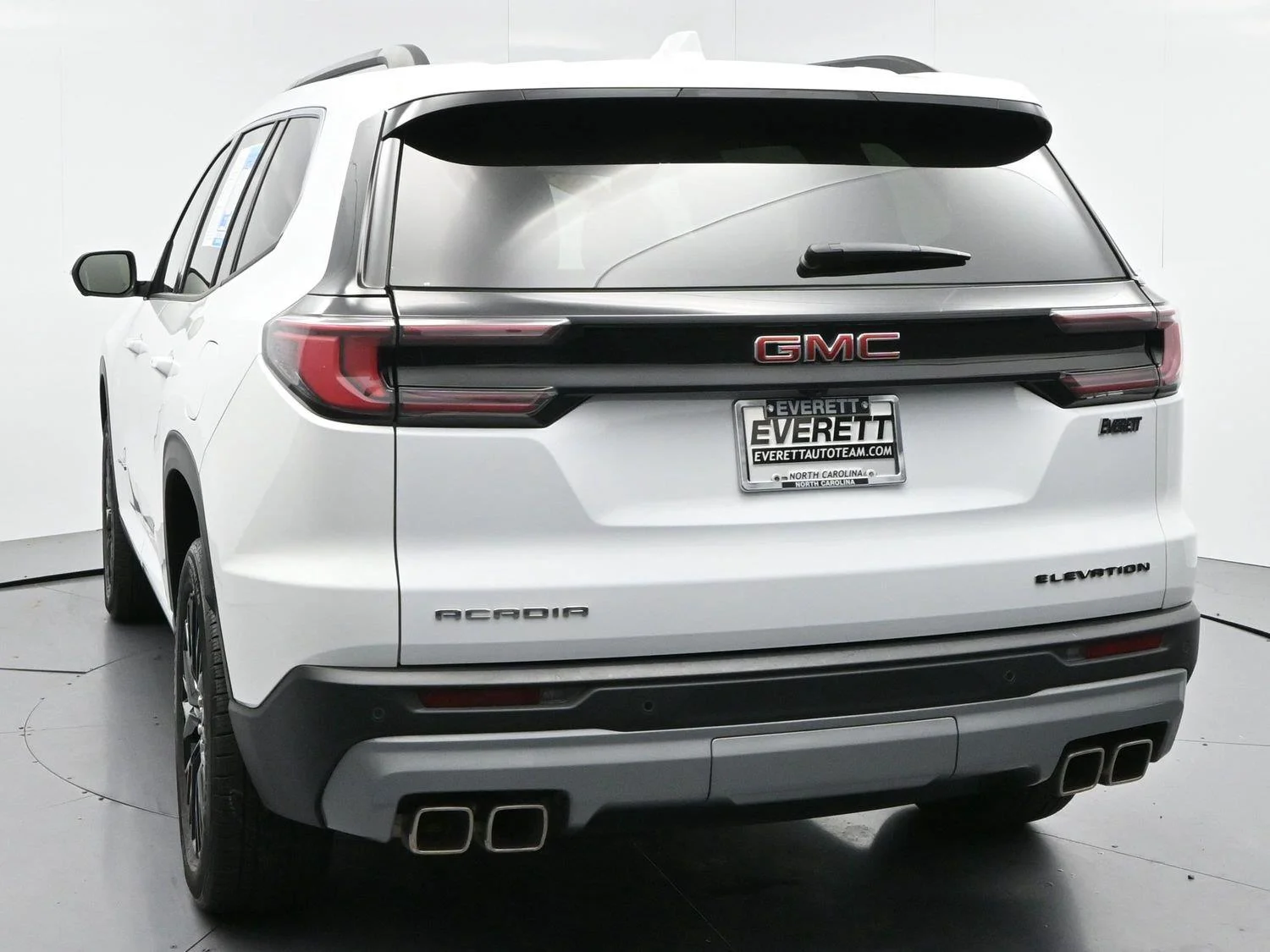 Used 2024 Summit White GMC FWD Elevation image 5