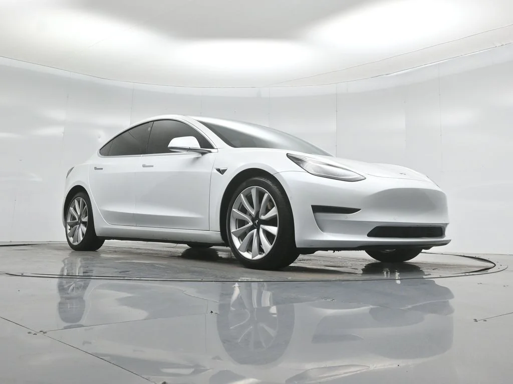 Used 2020  Tesla Standard Range Plus image 41