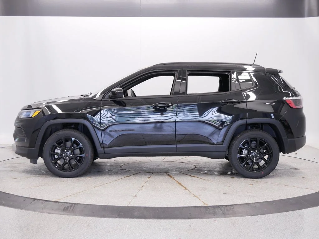 New 2026 Diamond Black Crystal Pearlcoat Jeep Latitude image 2