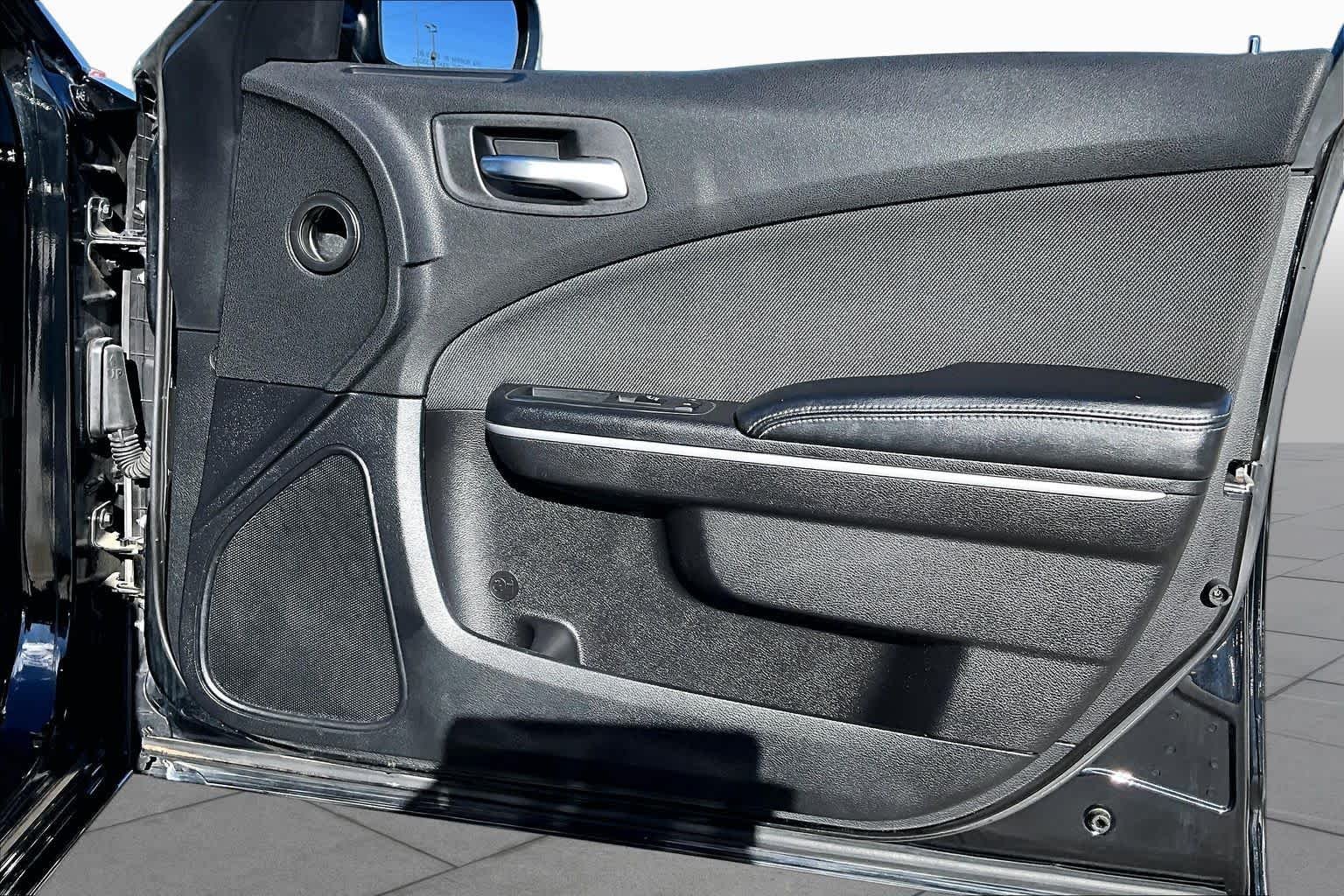 Used 2017 Pitch Black Clearcoat Dodge SE image 23