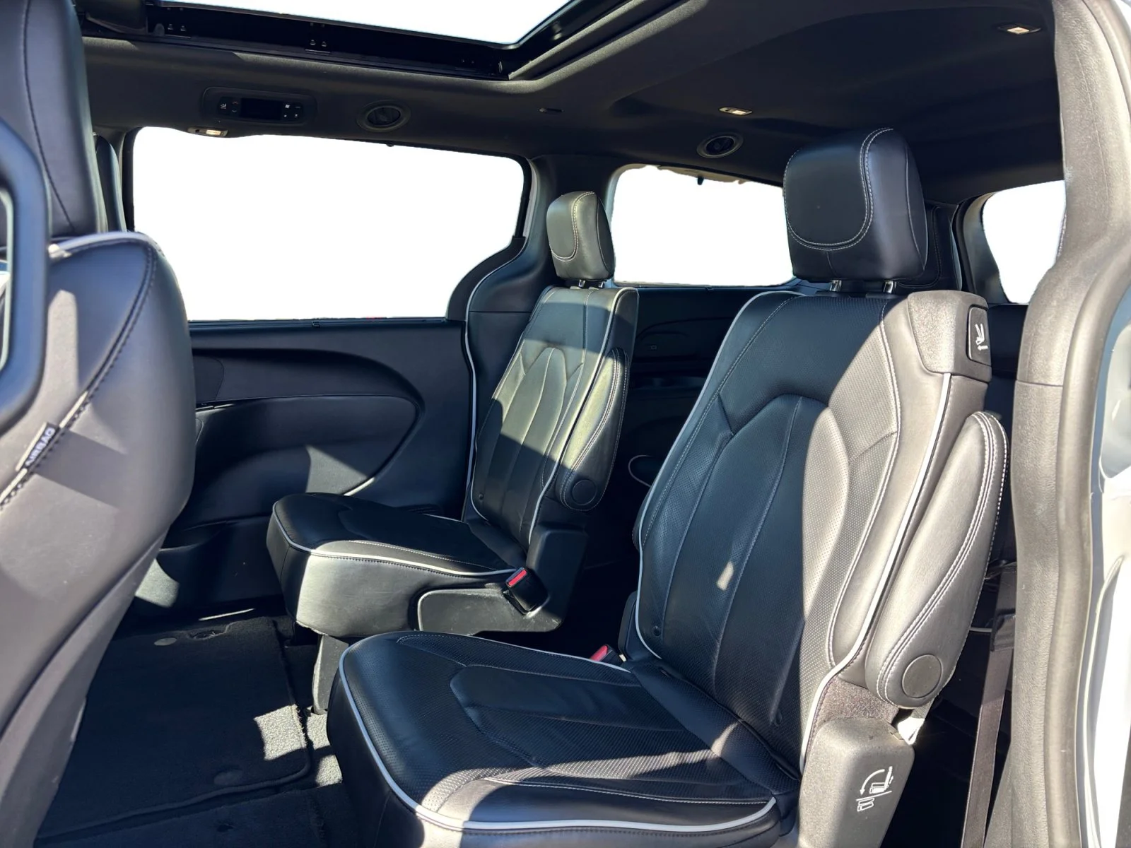 Used 2025 Bright White Chrysler Limited image 16