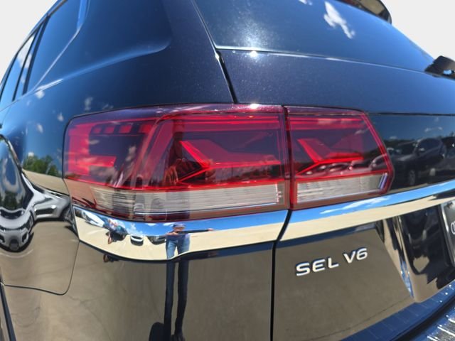 Used 2021 Black Volkswagen SEL Premium image 39